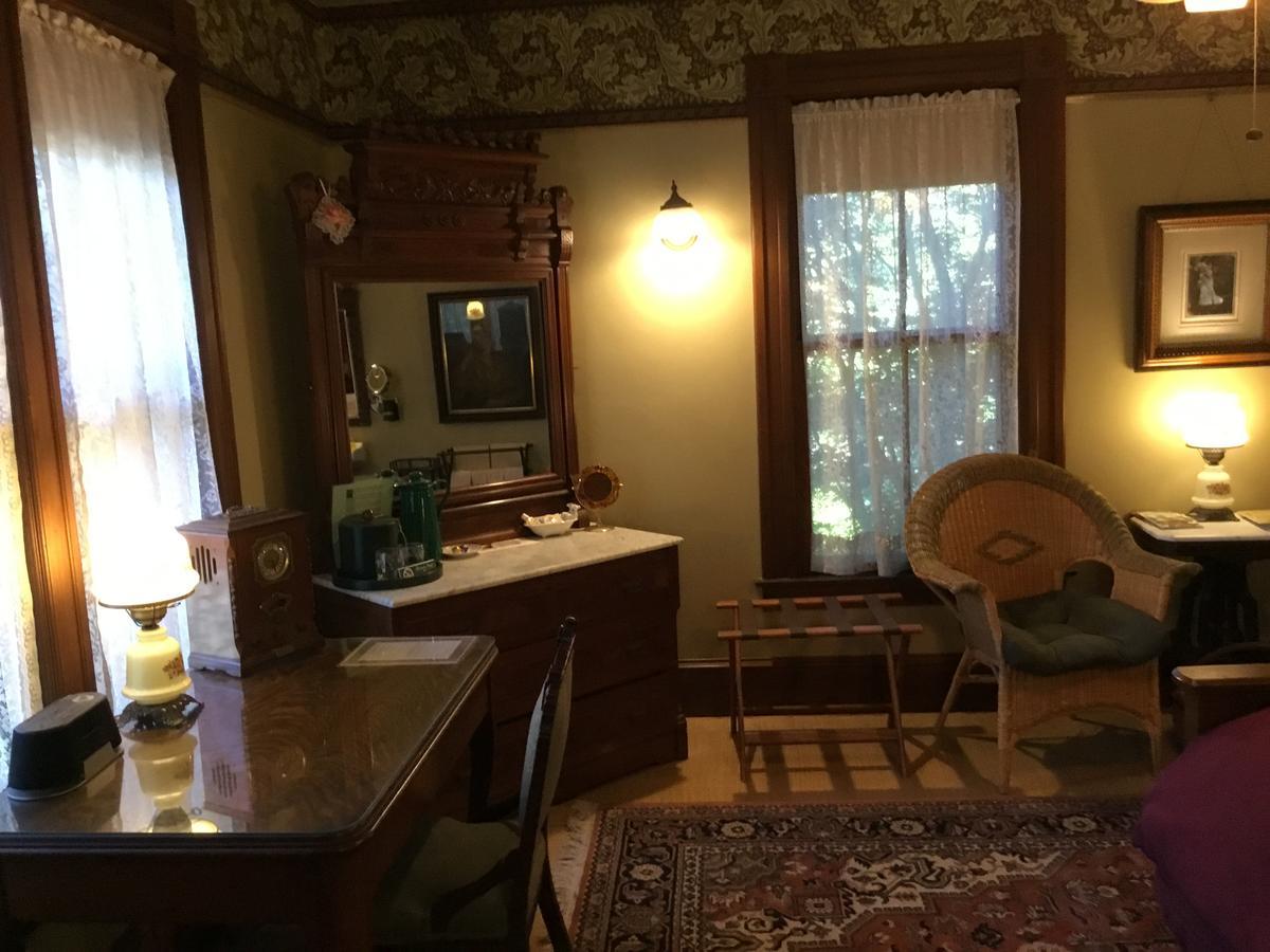 Allen House Inn Амхърст Екстериор снимка